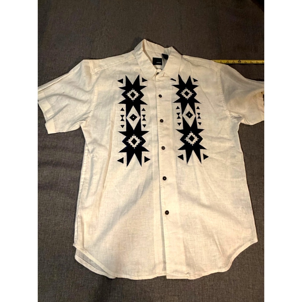 Liz Clairborn Lizwear button down western style linen blend short sleeved shirt.